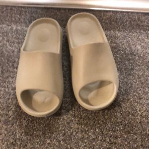 yeezy slides